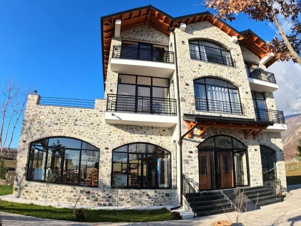 Bujtina Vrenezi Hotel Peshkopi Exterior foto