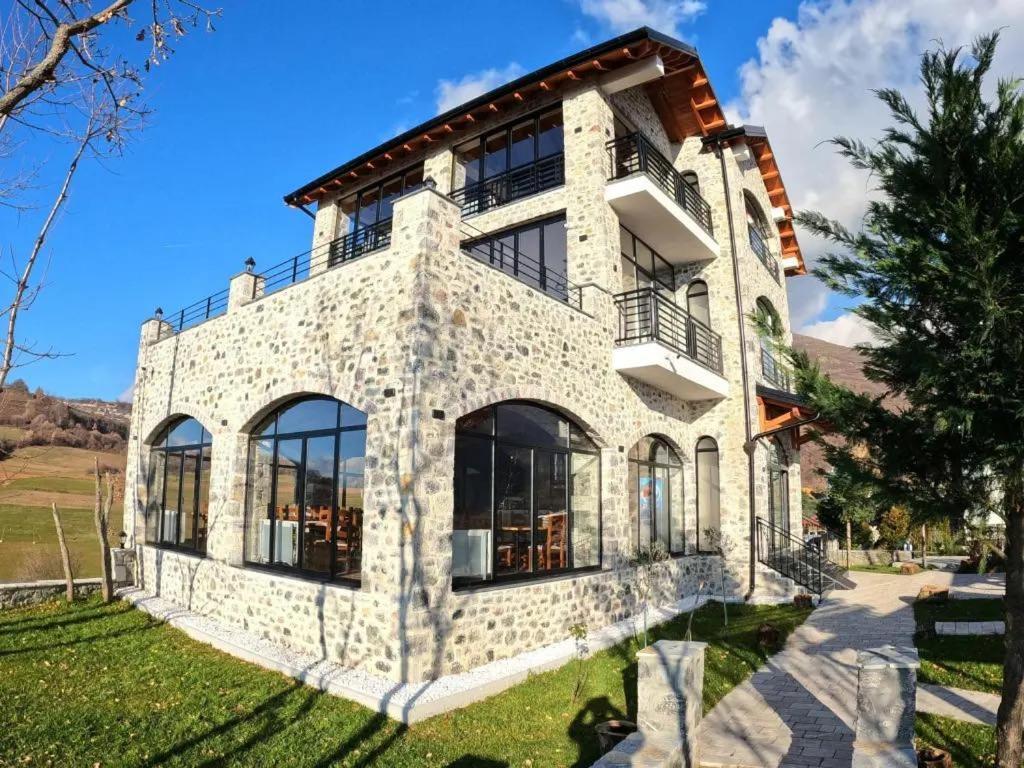 Bujtina Vrenezi Hotel Peshkopi Exterior foto
