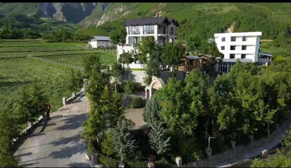 Bujtina Vrenezi Hotel Peshkopi Exterior foto
