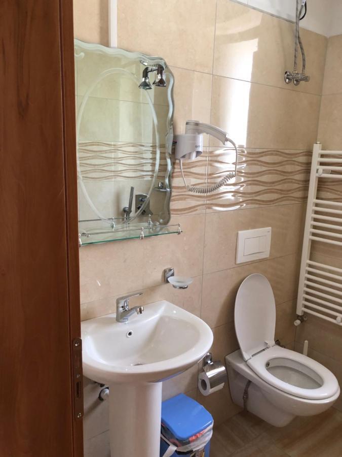 Bujtina Vrenezi Hotel Peshkopi Exterior foto